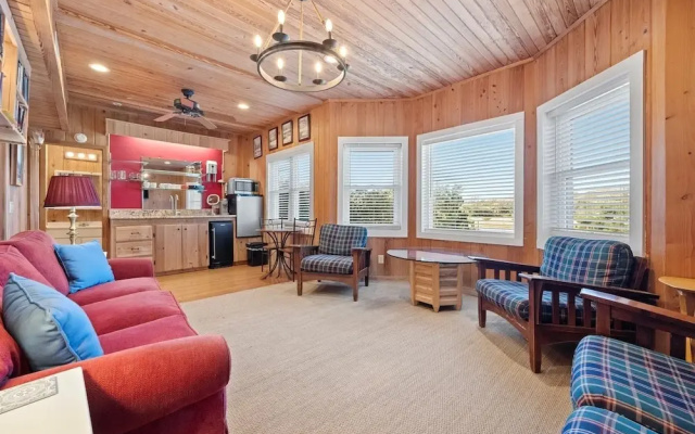 Laughin Place I 1 Bedroom Home by Peace Vacations