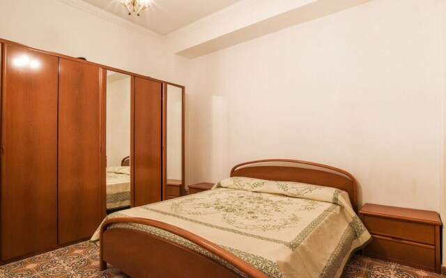 Beautiful Apartment in Gaggi With Wifi and 4 Bedrooms