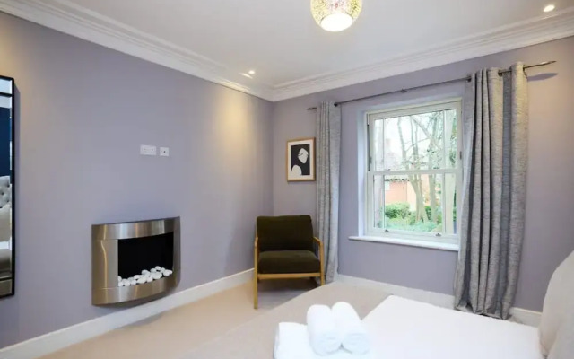 The Ascot Escape - Stylish 4bdr With Courtyard