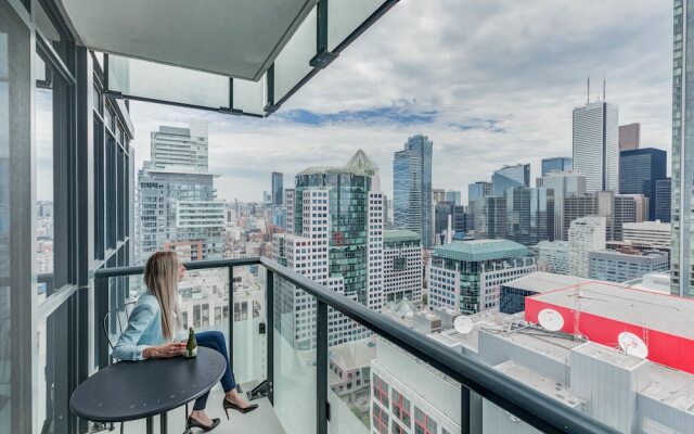Noel Suites - John and Front St West