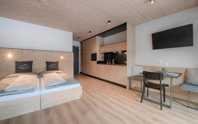 Simple Life Apartments