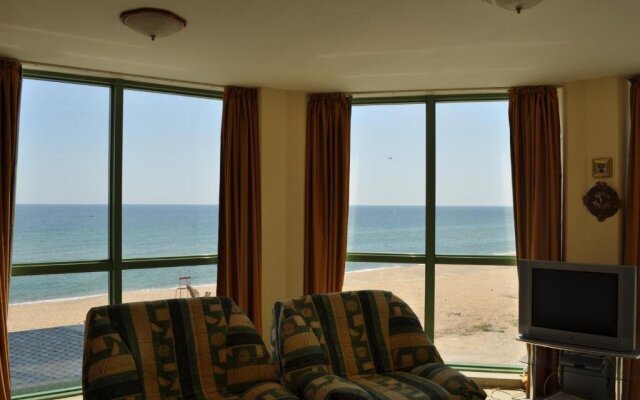 ON THE BEACH APARTMENTS Kabakum