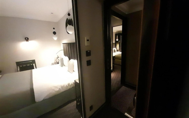 Mercure Paris Arc de Triomphe Wagram