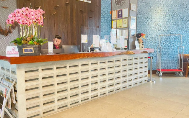Win Hotel