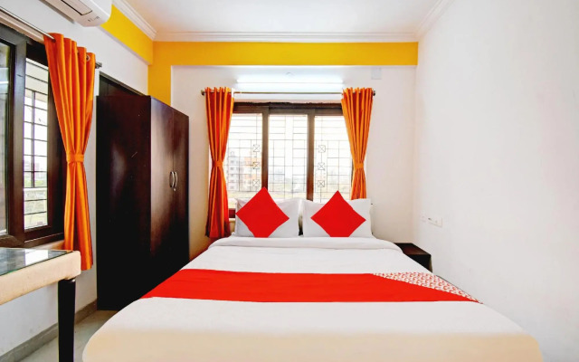 OYO 79874 Rr Residency