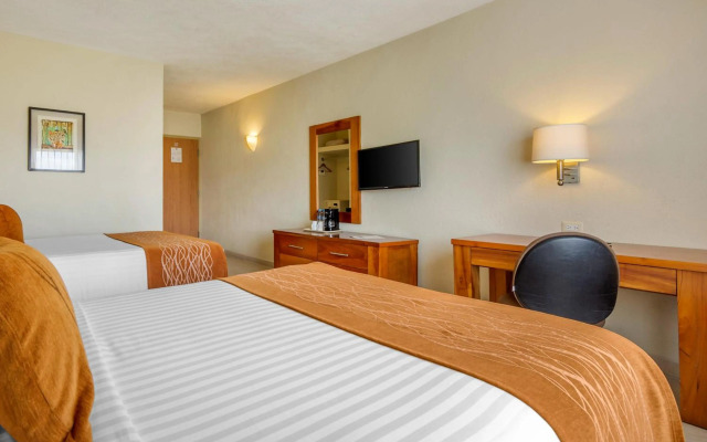 Comfort Inn Puerto Vallarta Golfside & Marina