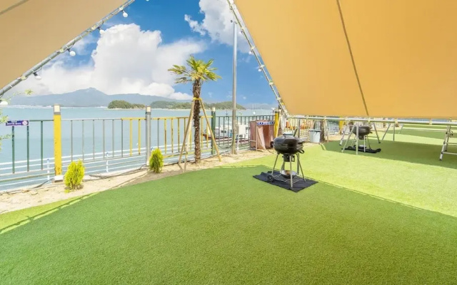 Goseong Bluebeach Pension&glamping