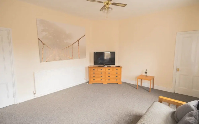 Three Bedroom Apartment Next To Pub