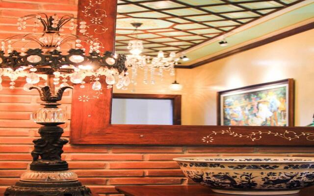 Casa Rica Hotel