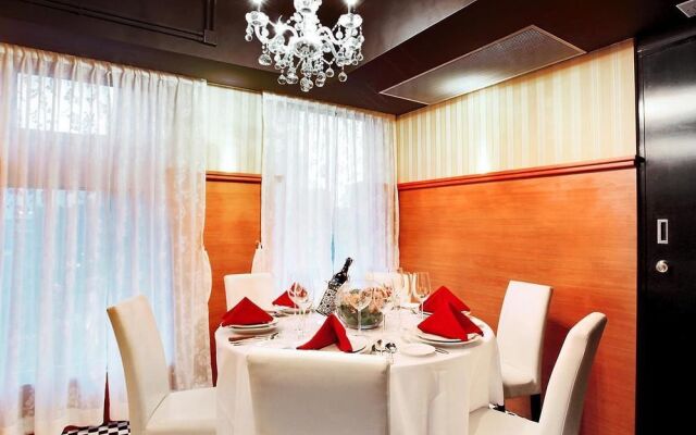 Bridal Tea House Hotel - Gillies Avenue South
