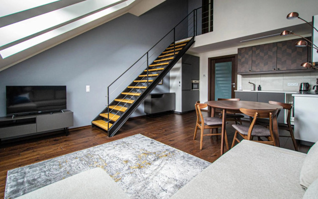 Quite Loft with Balcony and 3 Air Conditioners