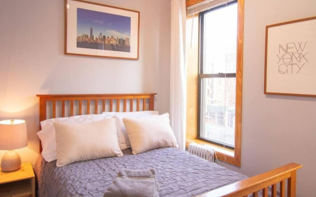 2 Bedroom Apartment with 3 Beds and Kitchen
