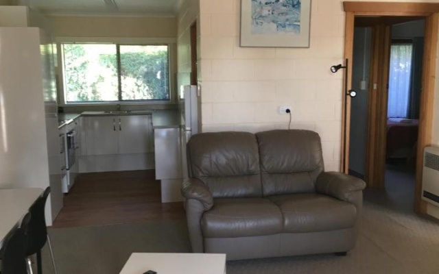 Willaway Motel Apartments – Guest Rooms – Ulverstone