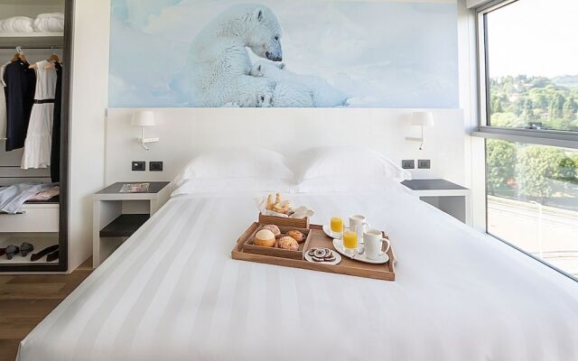 Life Hotel
