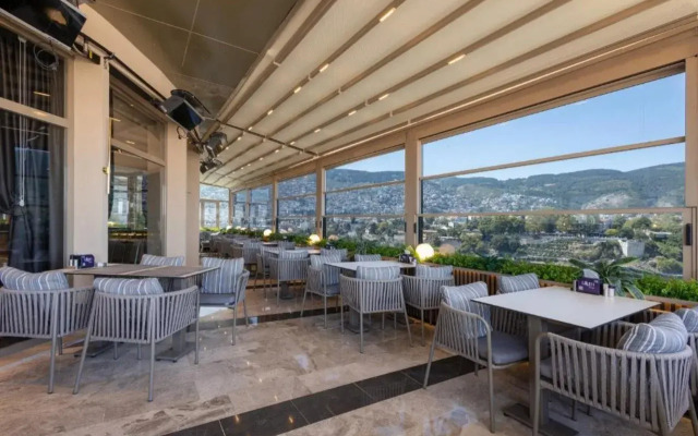 Lilium Hotel & Suites