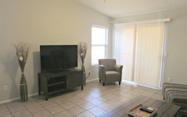 2821 Avondale