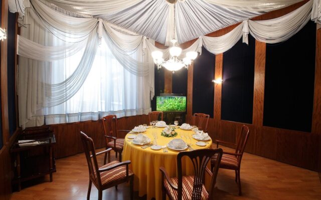 Гостиница «Джолли Алон»