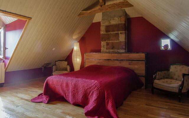 Classy Holiday Home in Saint Bonnet la Riviére With Garden