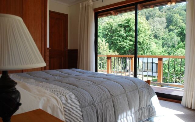 Frontera Pucon Hostel B&B
