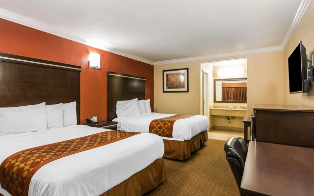 Rodeway Inn & Suites Corona