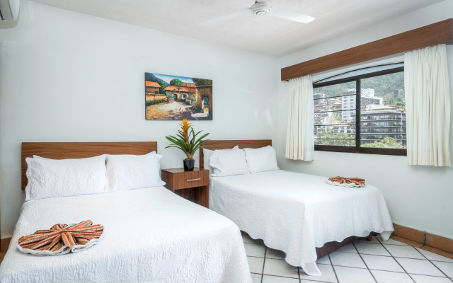 Hotel Eloisa - Near Playa de los Muertos