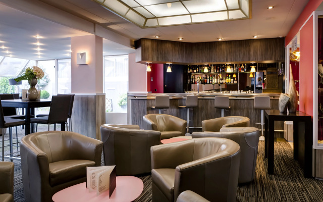 Chromatics Hotel & Restaurant The Hill Club by happyculture