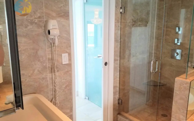 Alexander 1402 2 Bedroom Apts by RedAwning