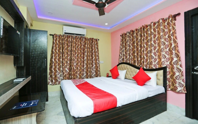 Red Velvet Inn by OYO