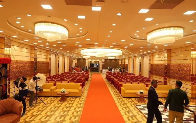 Hotel Cheer Royale