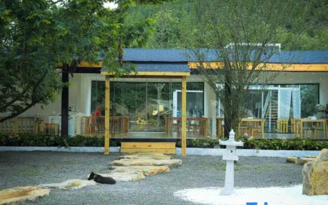 Huang Guo Shu Shan Yue Ji Mu Ye Fairy Tale Homestay – Outside – Anshun