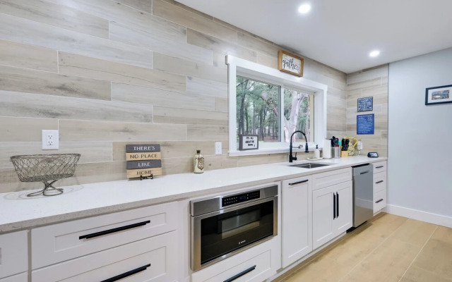 Inverness Getaway ~ 4 Mi to Henderson Lake!