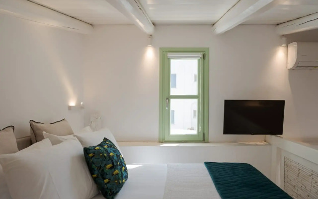 Porto Sereno Andros Suites