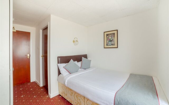 OYO The Golden Cheval Hotel