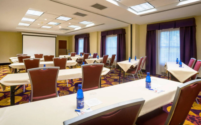 Comfort Suites near Birkdale Village- Huntersville