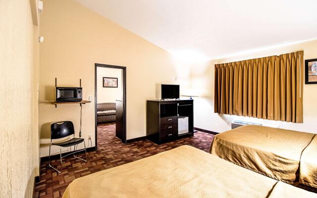 Econo Lodge Watertown
