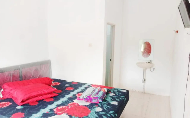 OYO 3303 Penginapan Putri Asih Sawarna