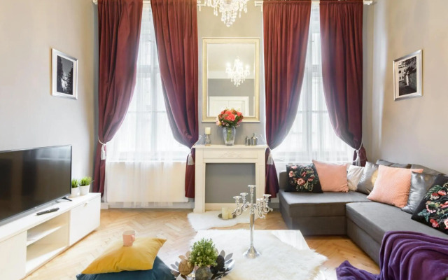 Cosmopolitan Central Prague Apartment