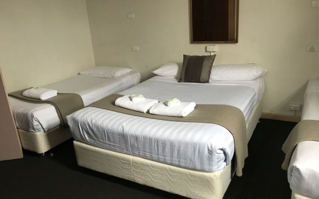 William Farrer Hotel – Guest Rooms – Wagga Wagga