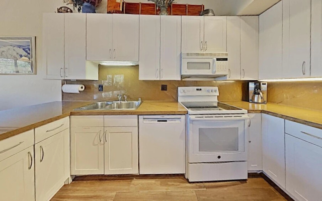 Family Friendly Summer Fun On the Mountain! Beautiful Condo With Exceptional Views by RedAwning