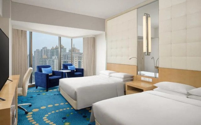 Renaissance Shanghai Yu Garden Hotel