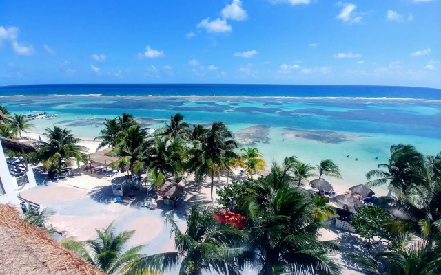 El Fuerte Beach Resort