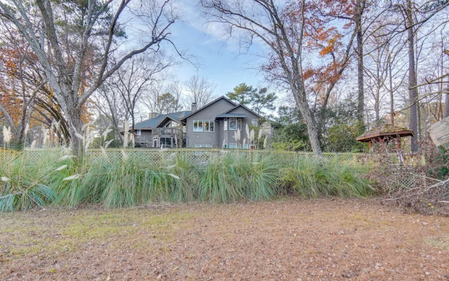 Scenic Studio w/ Dock Access in Fayetteville!
