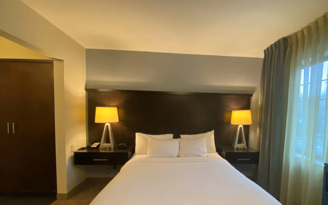 Staybridge Suites Liverpool Syra by IHG