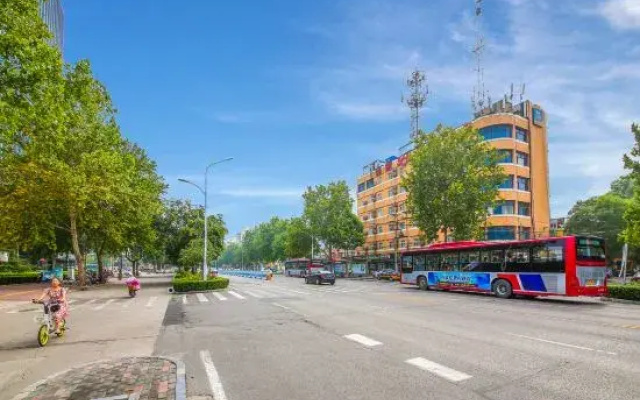 Thursday Hotel ( Shijiazhuang Railway Station Branch)