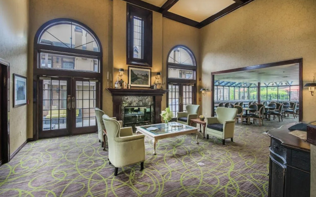 Cloverleaf Suites Columbus