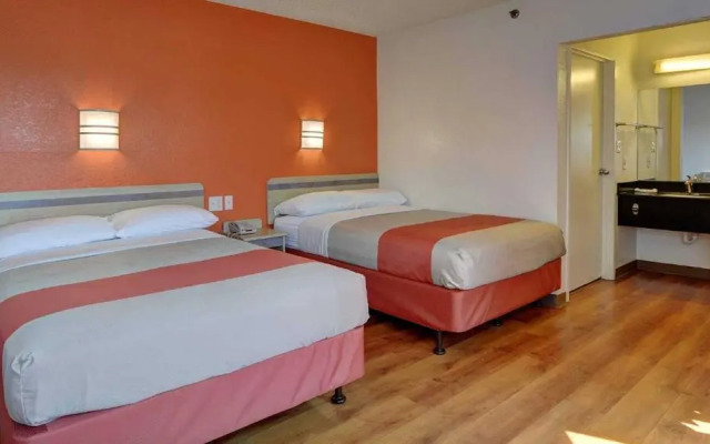 Motel 6 Wethersfield, CT - Hartford