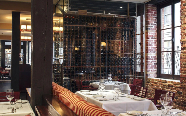 Hotel Nelligan