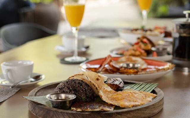 Luxury Beachfront Villa with private pool at Nantipa