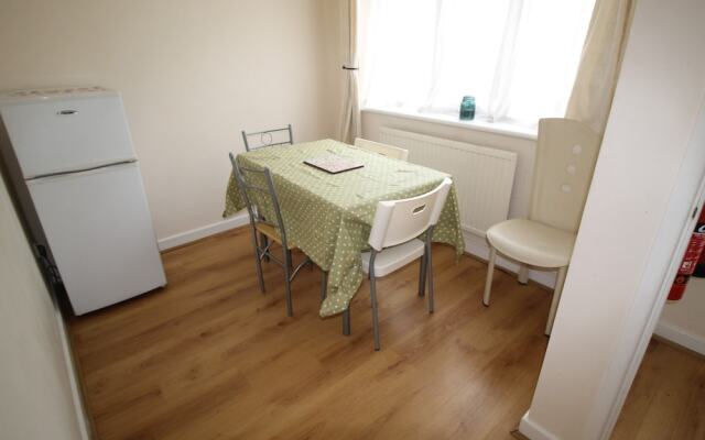 26 Merthyr Road
