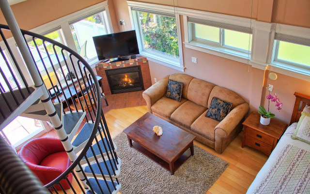 Birds of a Feather Victoria Oceanfront Studio Suites